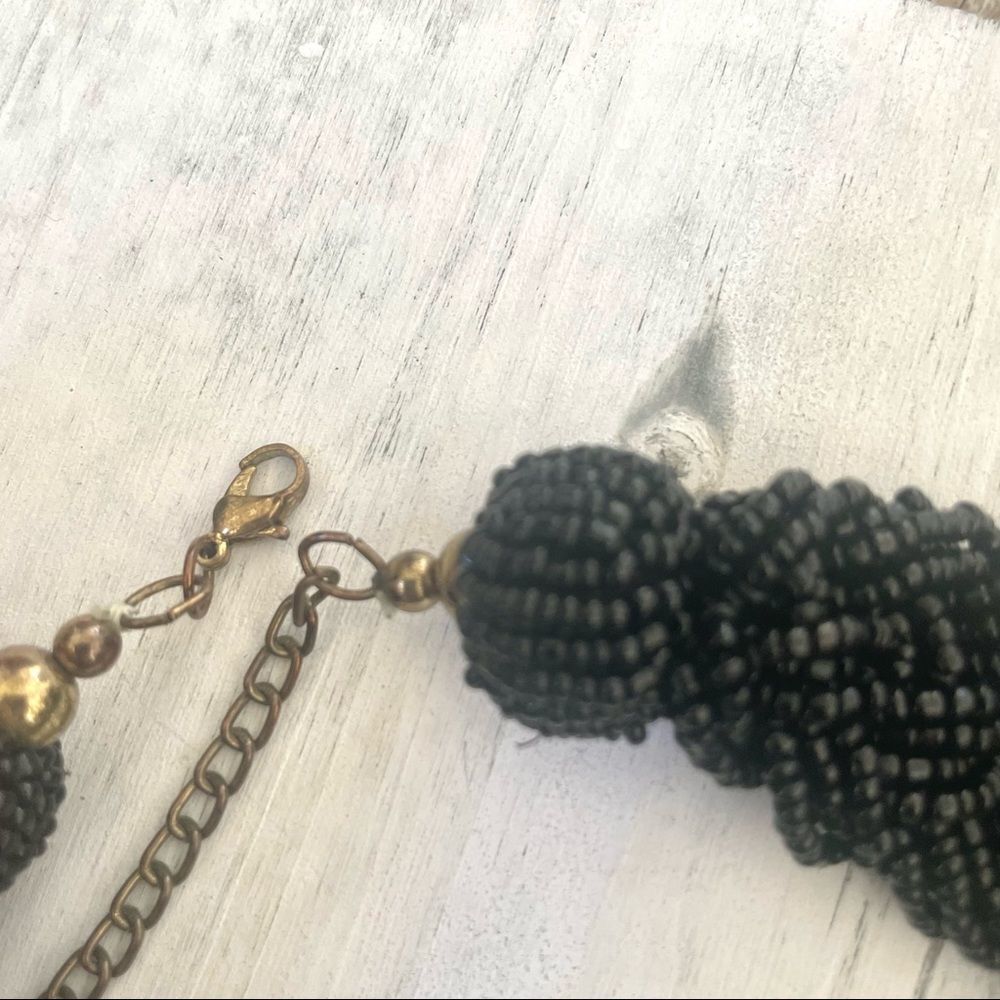 Black beaded statement necklace - Picture 5 of 9